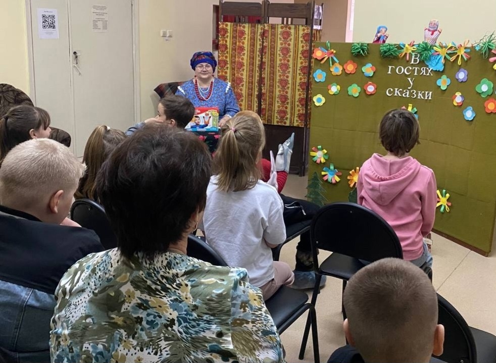 показ русской народной сказки "Колобок"