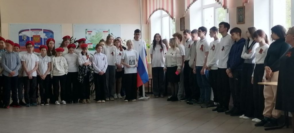 Церемония поднятия флага РФ и «Разговоры о важном»
