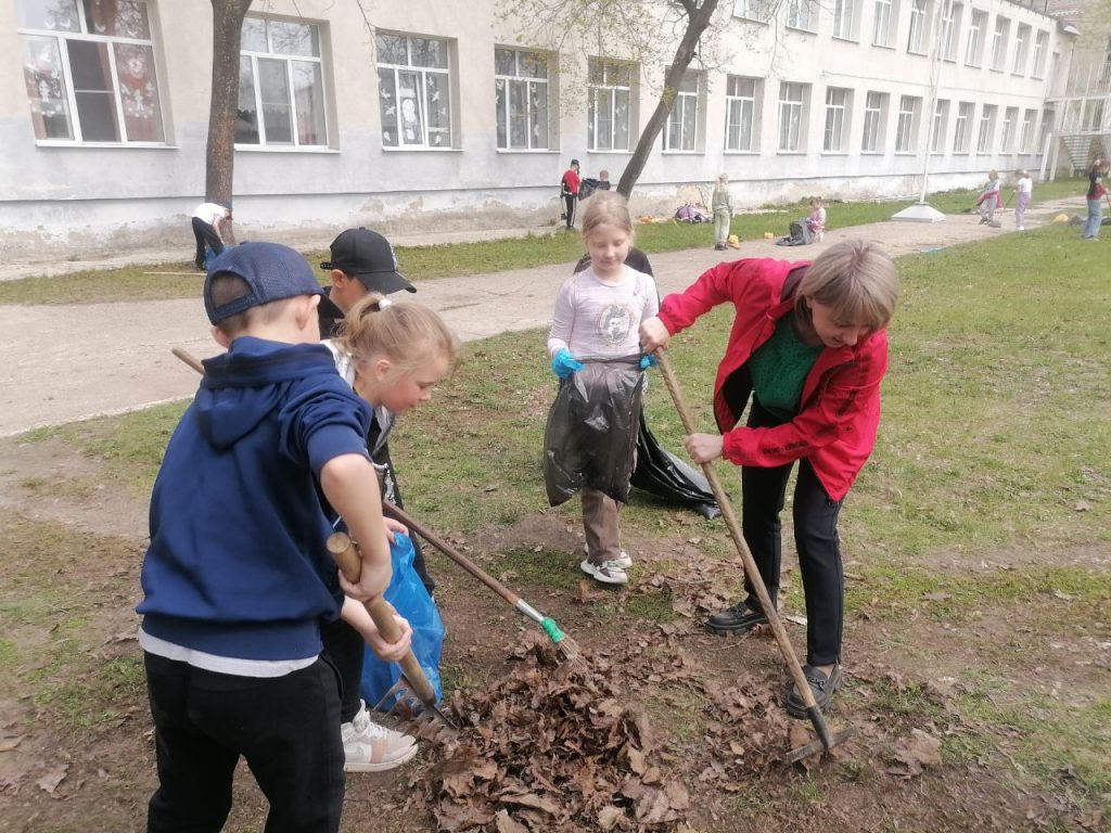 субботник в школе