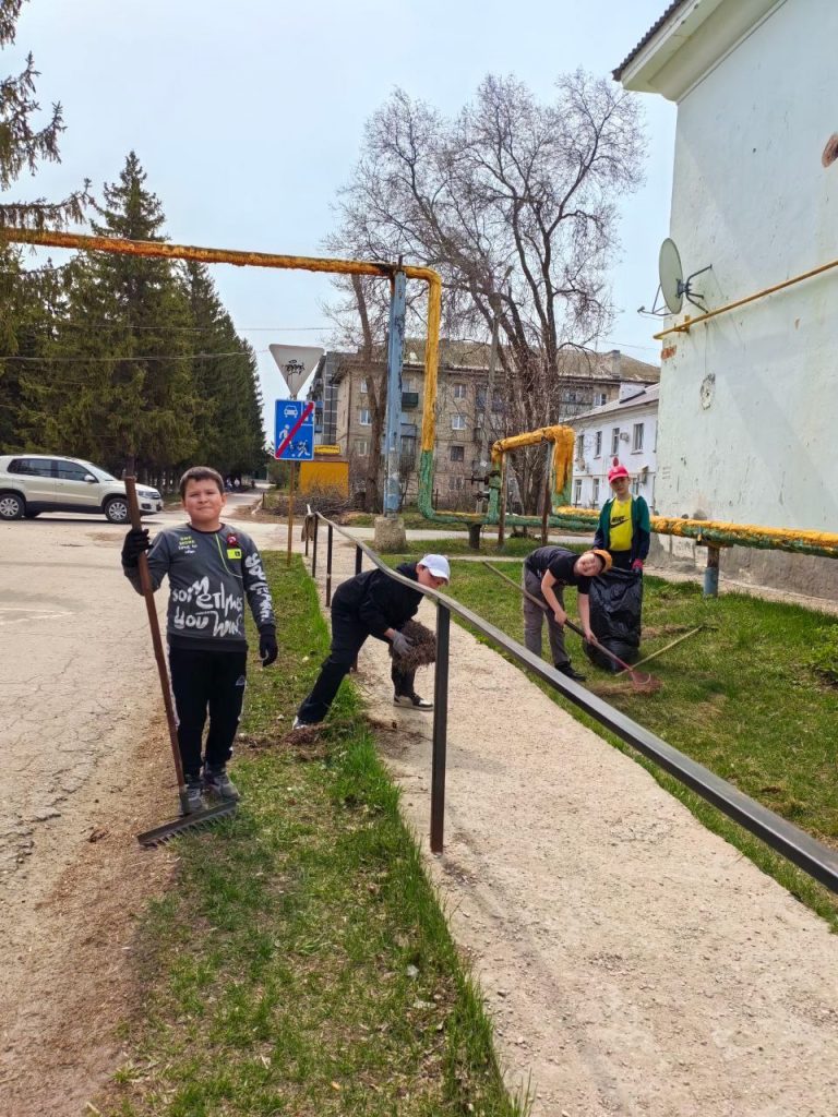 субботник в школе