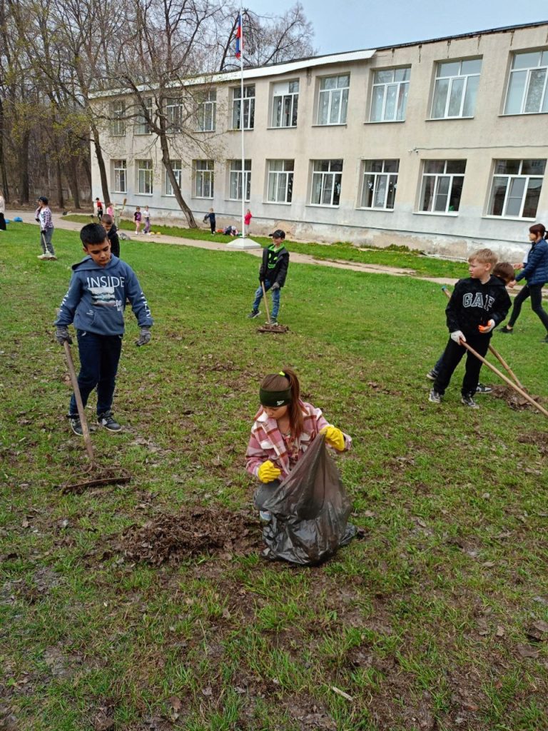 субботник в школе