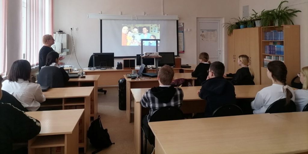 Церемония поднятия флага РФ и «Разговоры о важном»