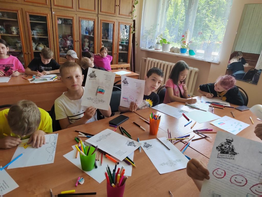 Патриотическая акция «Привет из родного дома»