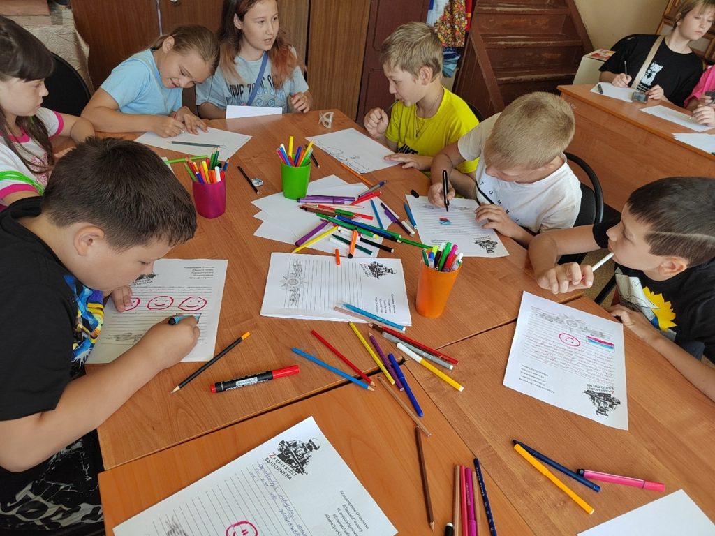 Патриотическая акция «Привет из родного дома»
