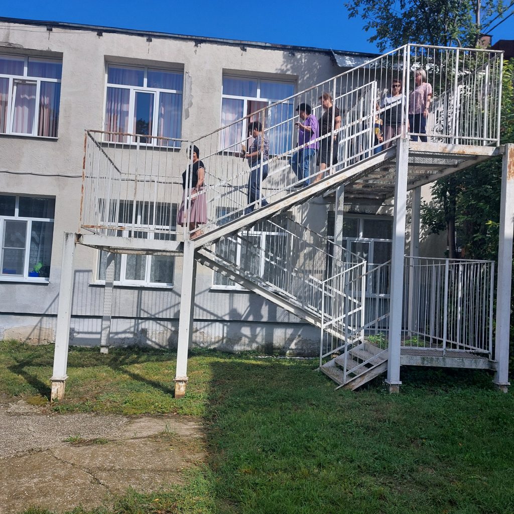 Сотрудники ГБОУ СОШ п.г.т. Междуреченск приняли участие во всероссийских учениях