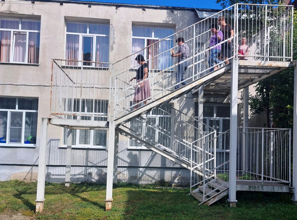 Сотрудники ГБОУ СОШ п.г.т. Междуреченск приняли участие во всероссийских учениях