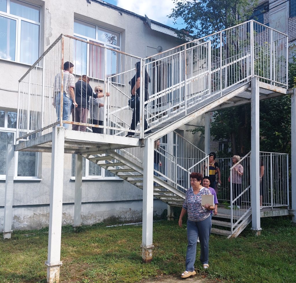 Сотрудники ГБОУ СОШ п.г.т. Междуреченск приняли участие во всероссийских учениях