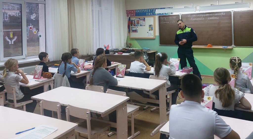 Профилактическая беседа с инспектором ДПС МУ МВД