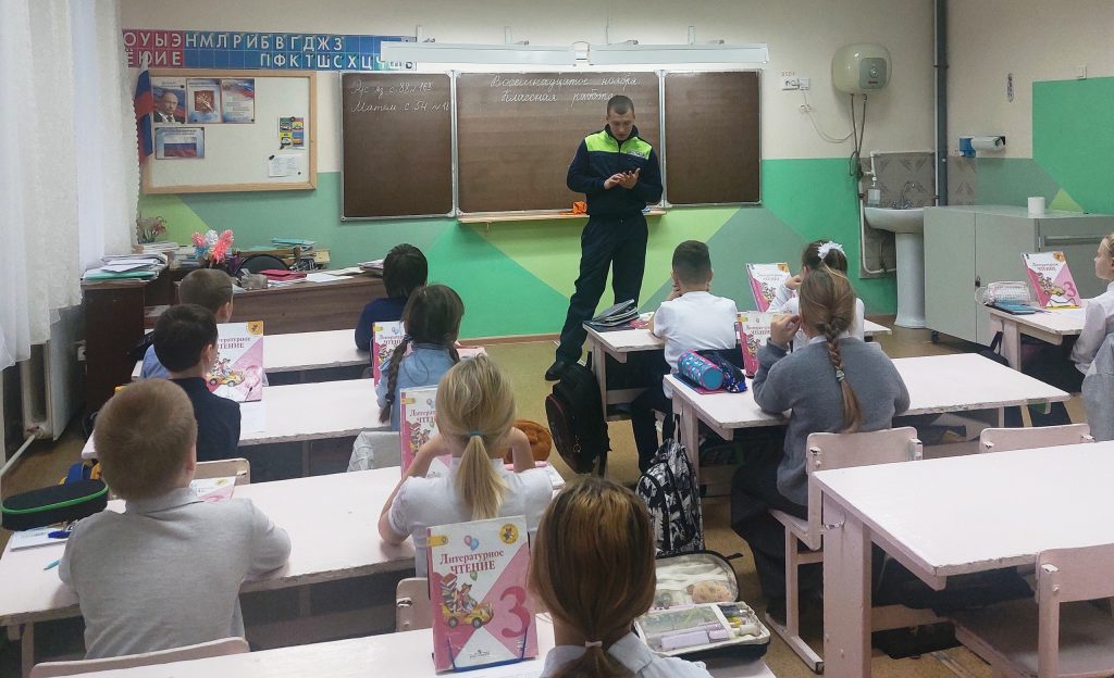 Профилактическая беседа с инспектором ДПС МУ МВД