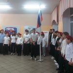 Торжественная церемония поднятия флага и исполнения гимна Российской Федерации